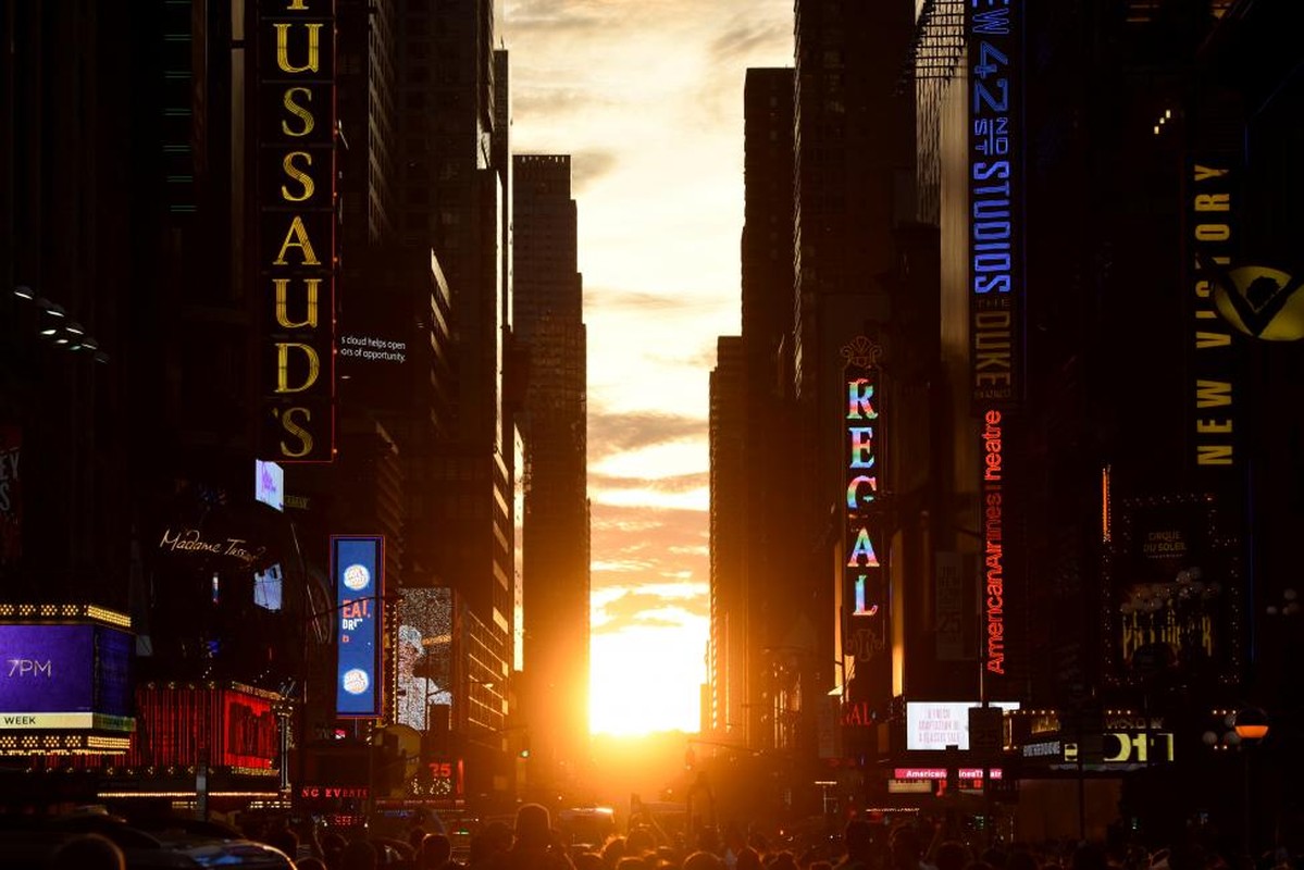 Kinh ngac hien tuong Manhattanhenge o New York